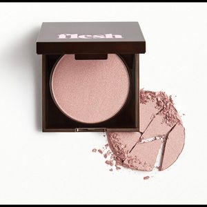 Host Pick! Rose Flesh Highlighting Powder ✨ 🌹 in Certain NWT